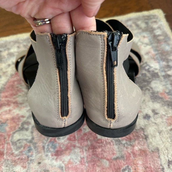 Lilimill gray leather crossover sandals made in Italy size 38 7.5 - Picture 3 of 10